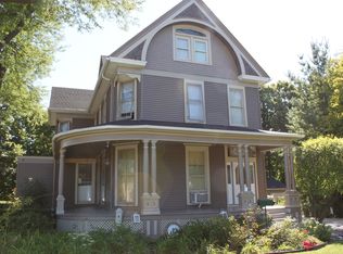 303 Dean St, Woodstock, IL 60098