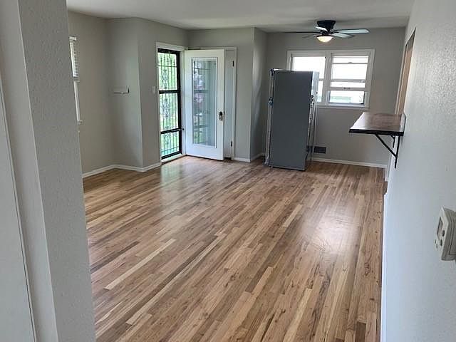 Living room, before moving the stainless fridge into the kitchen. It's there now!