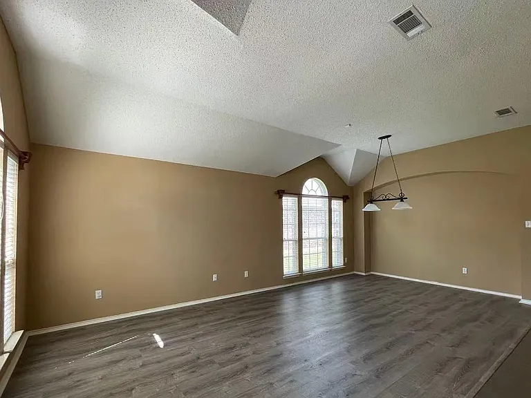 5106 Springflower Dr — Photo 9