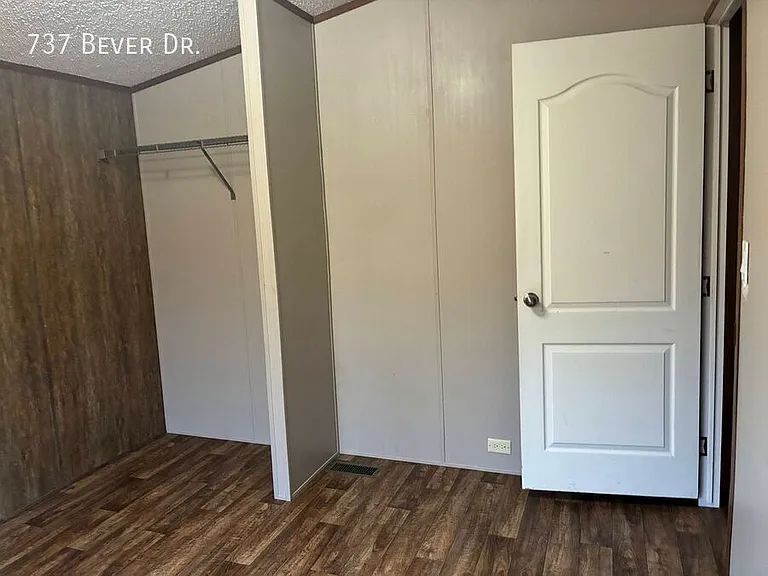 737 Bever Dr — Photo 3