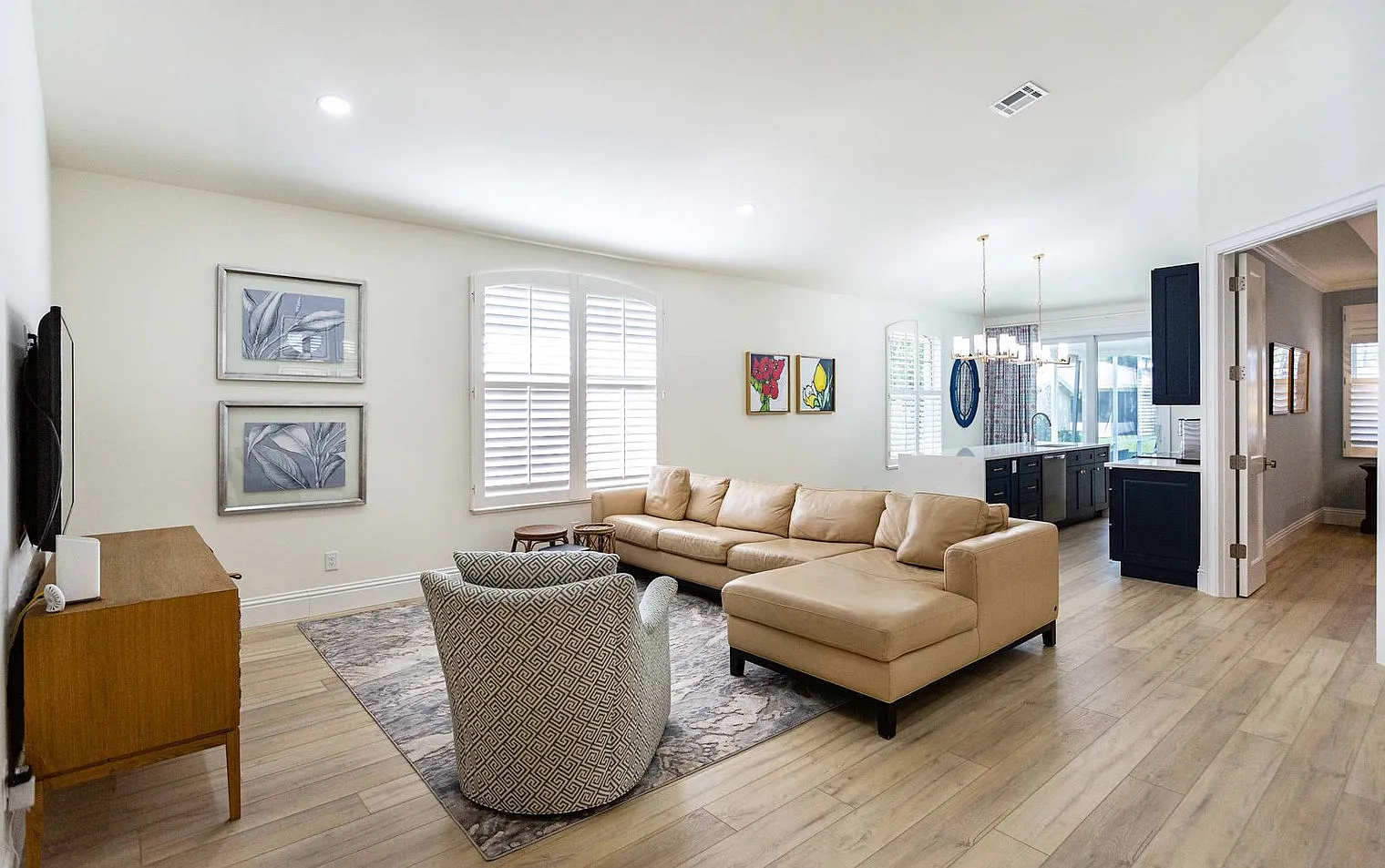 3 bed, 3.0 bath, 2195 sqft, $3,724 — Photo 3