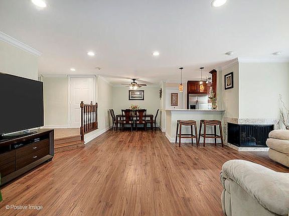 5th image of 729 Birchwood Ct Unit D