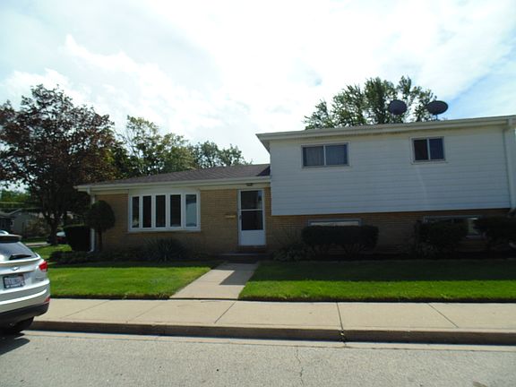 2nd image of 1704 Illinois St