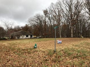 20 Crescent Dr, Taylorville, IL 62568