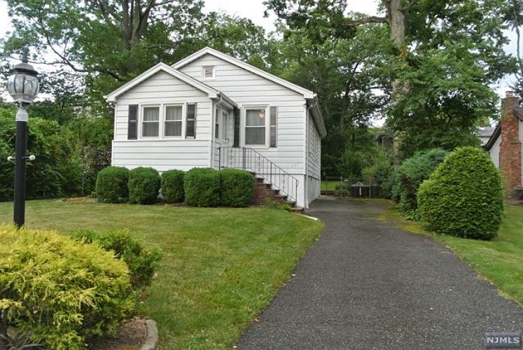 1st image of 267 Hillside Ave