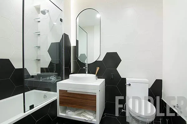 Rented by The KCI Group | media 7