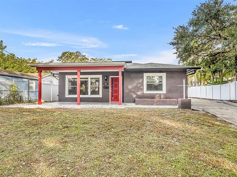 1811 Park Lake St — Photo 3