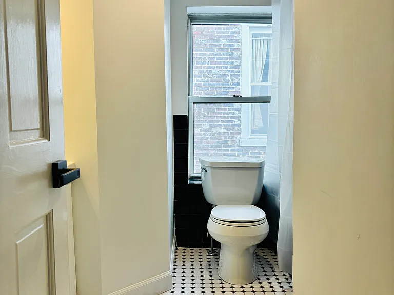 1104 Pine St #4 — Photo 6
