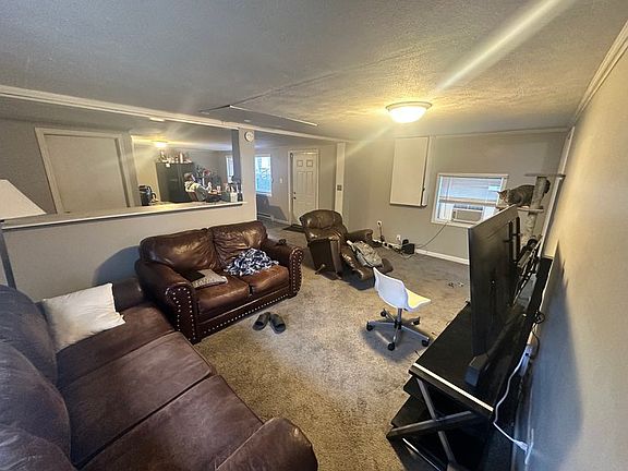 3rd image of 3704 Aurora St