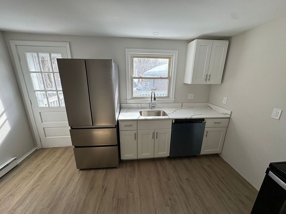 1st image of 106-108 Oak St #1
