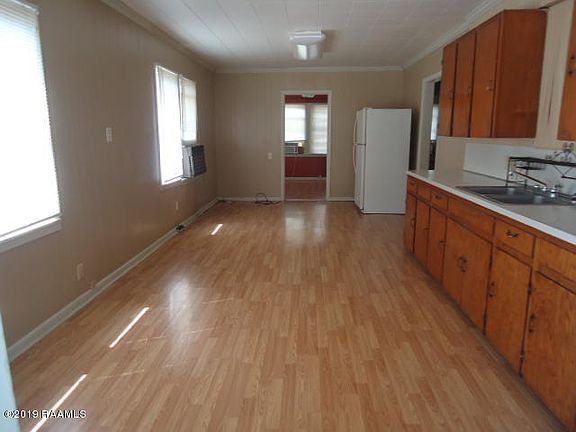 4th image of 609 E Jeff Davis Ave