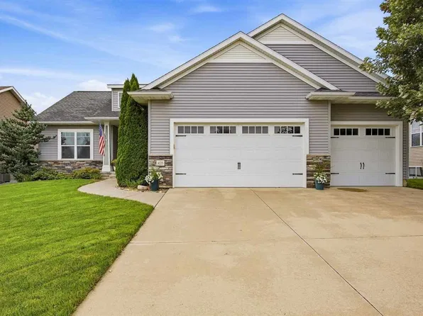 435 Oak Park Cir, Marion, IA 52302