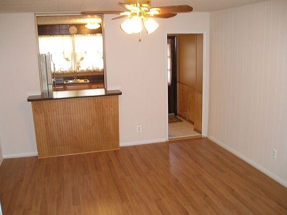 Large home w/dining room