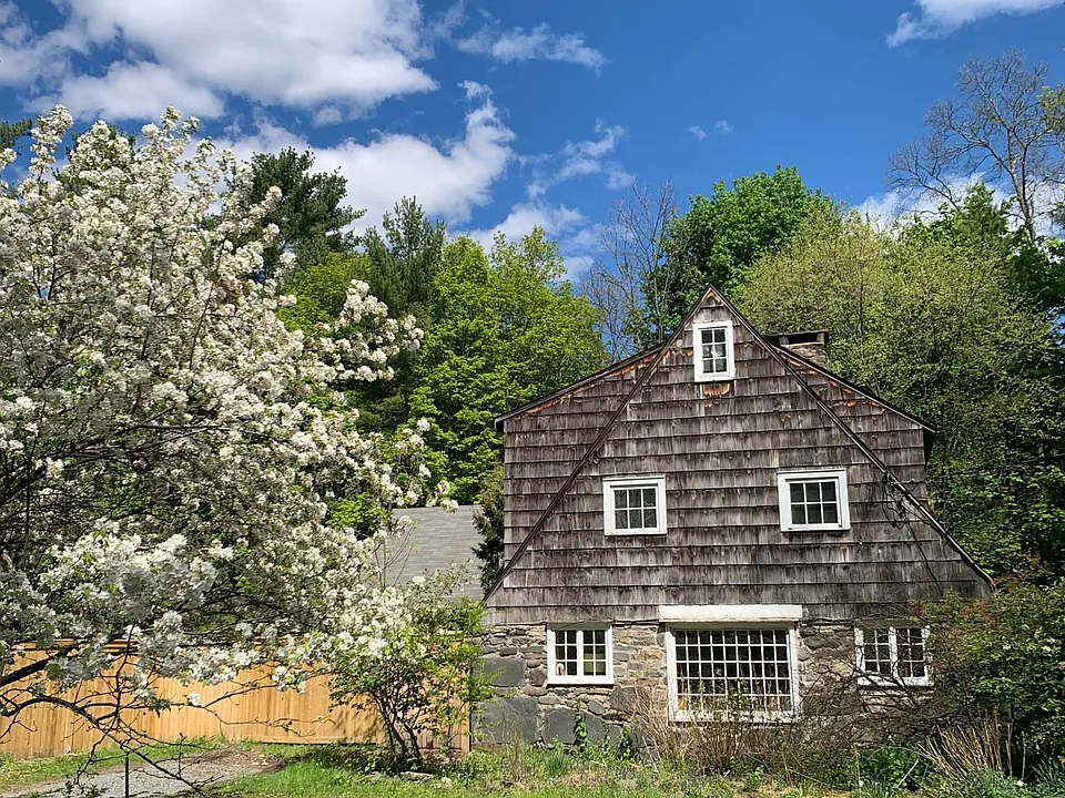 20 Lasher Rd