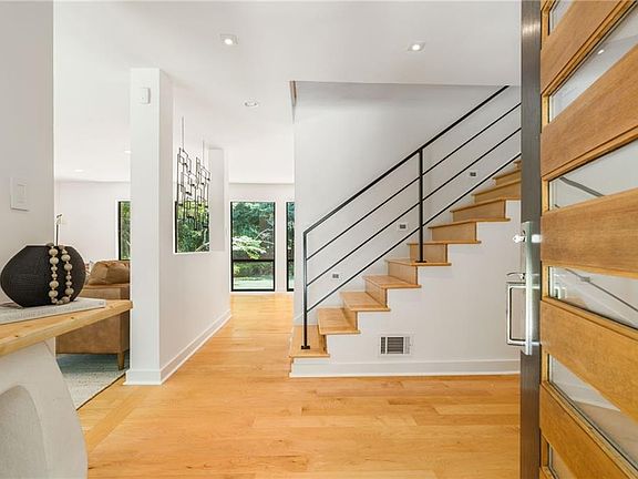 3rd image of 2668 Lake Rd