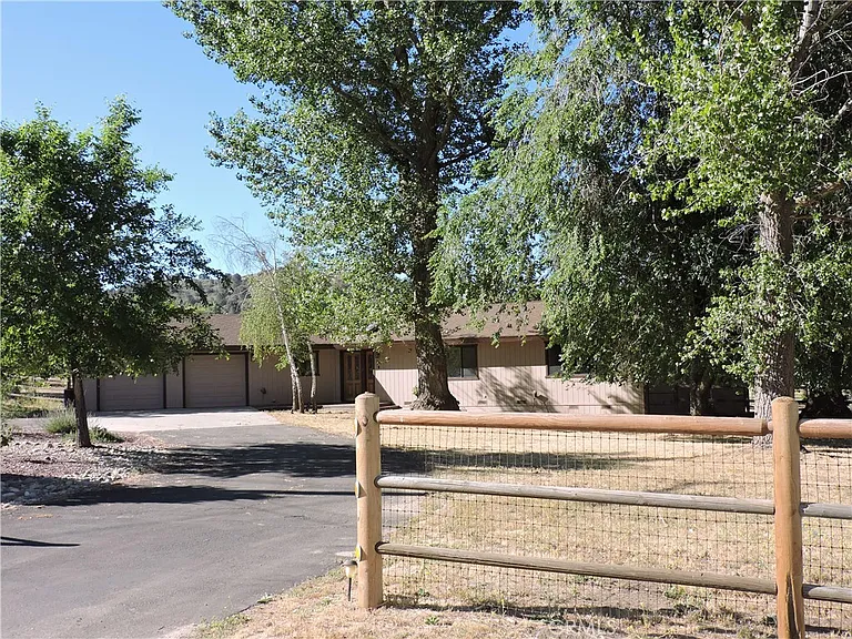 26931 Columbia Way — Photo 3
