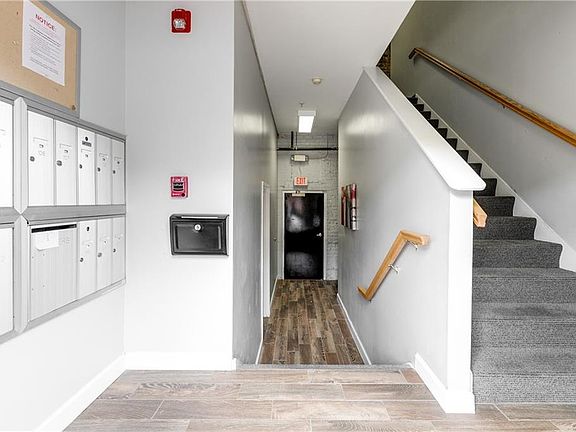 5th image of 2418 E Franklin St #U201