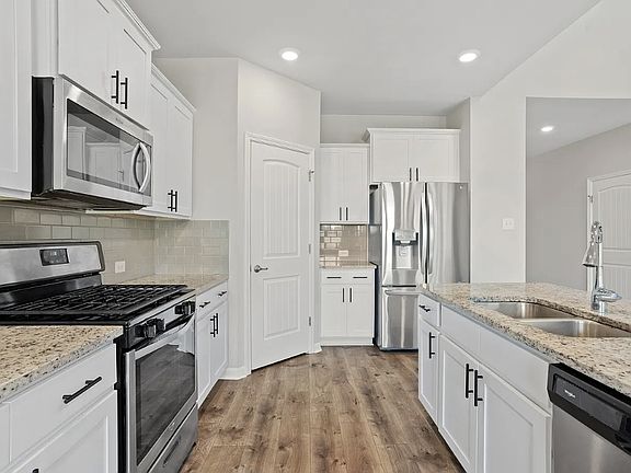3rd image of 1653 Reserve Dr #1