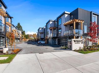 2590 Penrhyn St #5, Saanich, BC V8N1G3