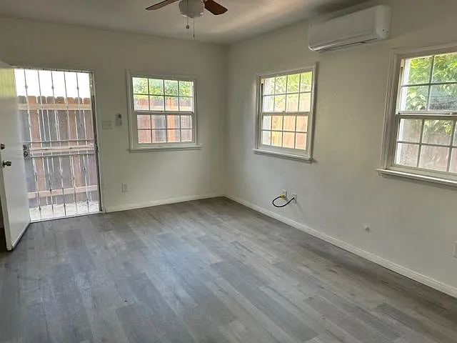 Building Photo - 1239 W 8th St #1239