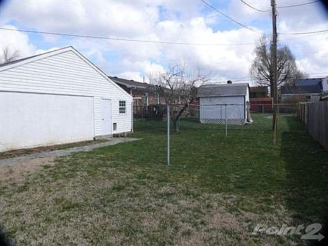 Fenced rear yard