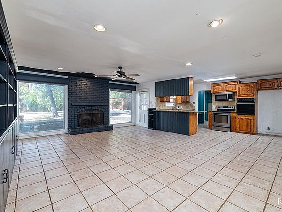 4th image of 2809 W Ave N