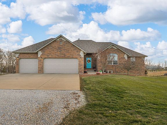 3rd image of 1054 W Itaska Road