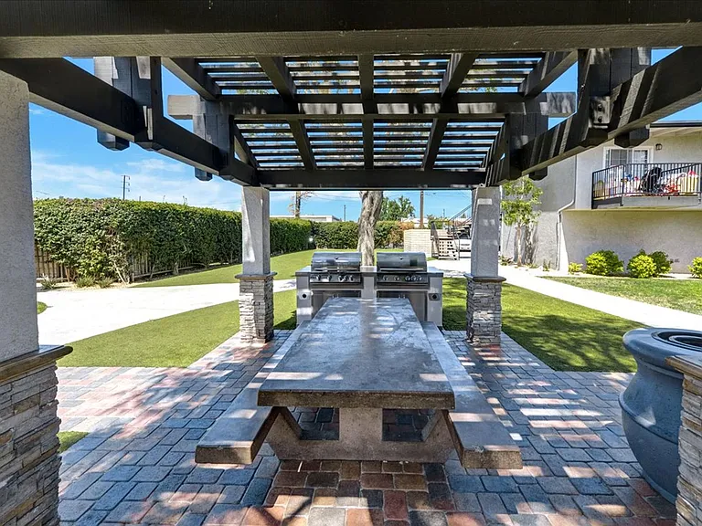 2701 W McFadden Ave — Photo 31