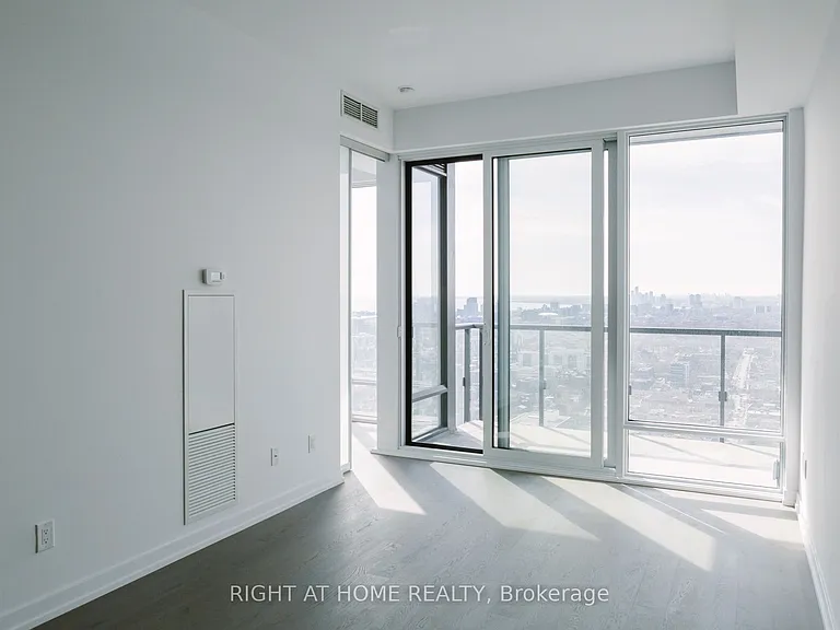 488 University Ave #2711 — Photo 10