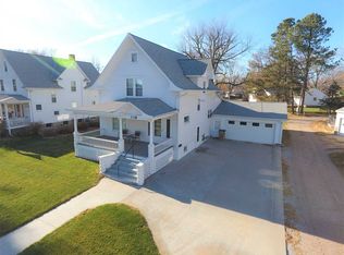 1118 Avenue F, Gothenburg, NE 69138