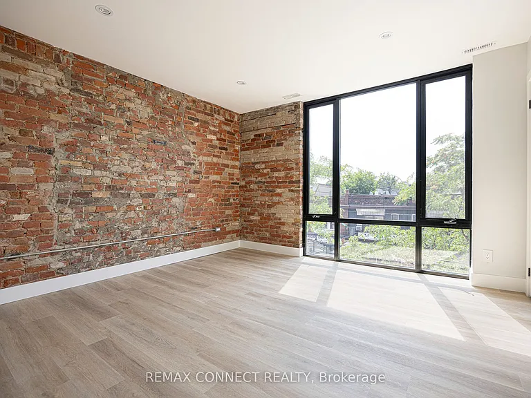 1146 College St #3 — Photo 10