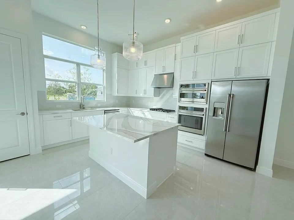 5066 Lido Key Ln