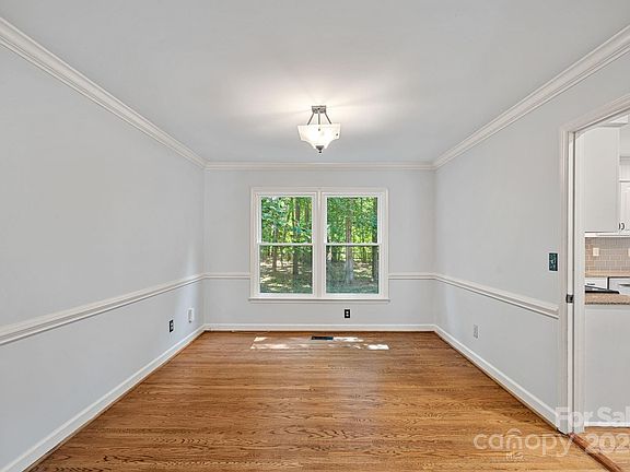 4th image of 2520 Oxborough Dr