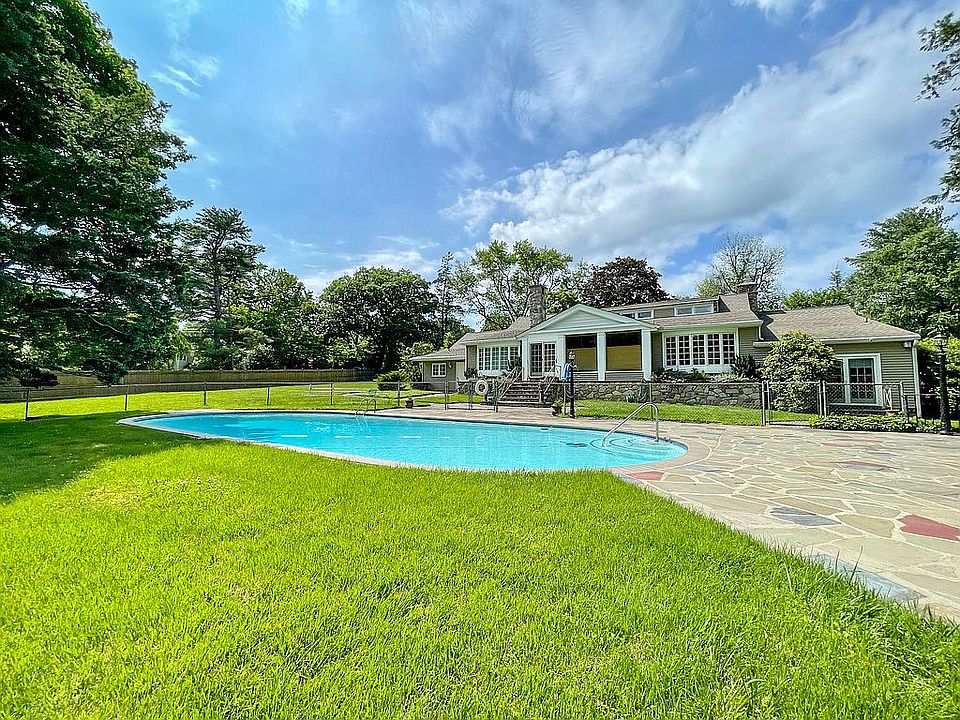 2nd image of 1101 Penshurst Ln
