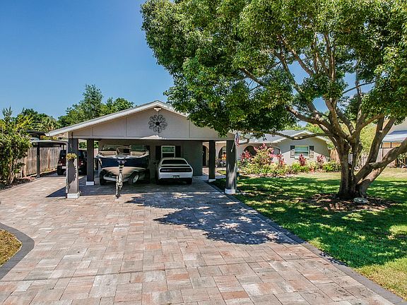 3rd image of 2461 Island Dr