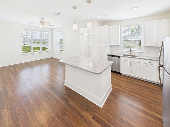 2nd image of 270 Arsdale Ave #26-103