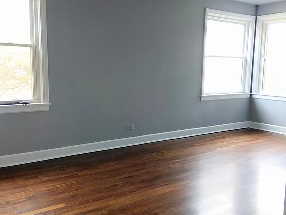 Master bedroom 17'x10'