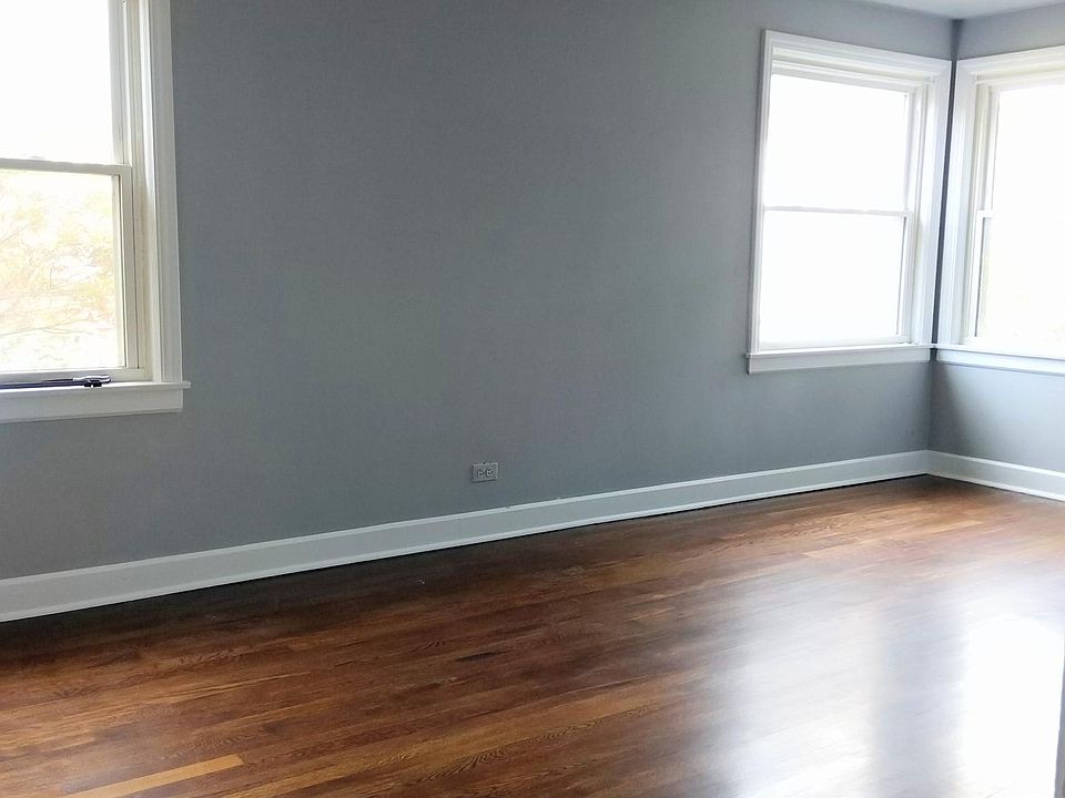 Master bedroom 17'x10'