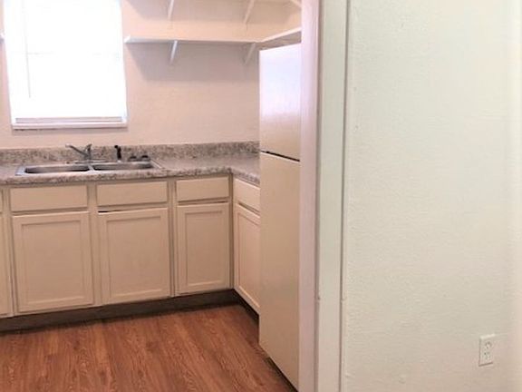 4th image of 540 SW 24th St #1