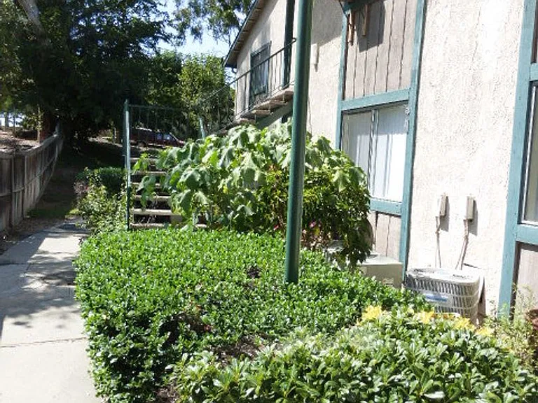 350-352 S Monte Vista St — Photo 4