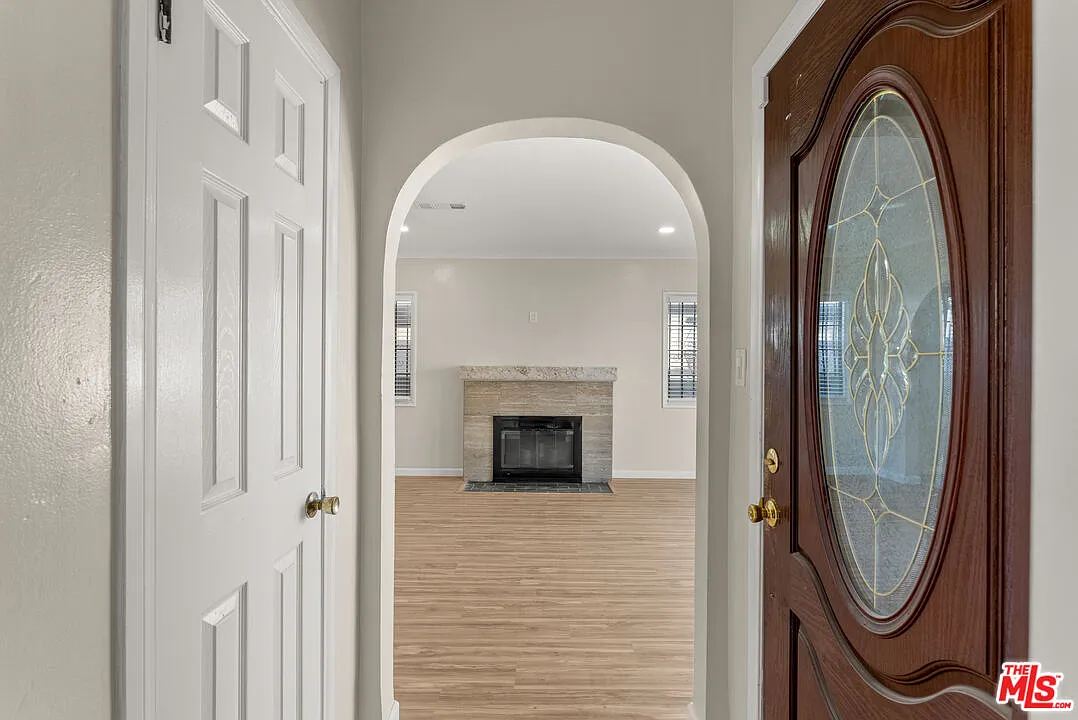 4 bed, 2.0 bath, 2138 sqft, $5,200 — Photo 4