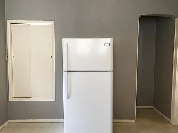 4th image of 2713 Lyndhurst Ave