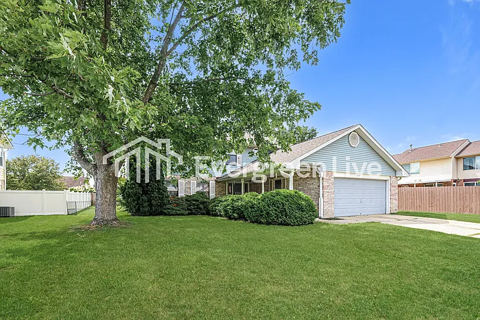 4 bed, 2.5 bath, 2268 sqft, $2,195 — Photo 2