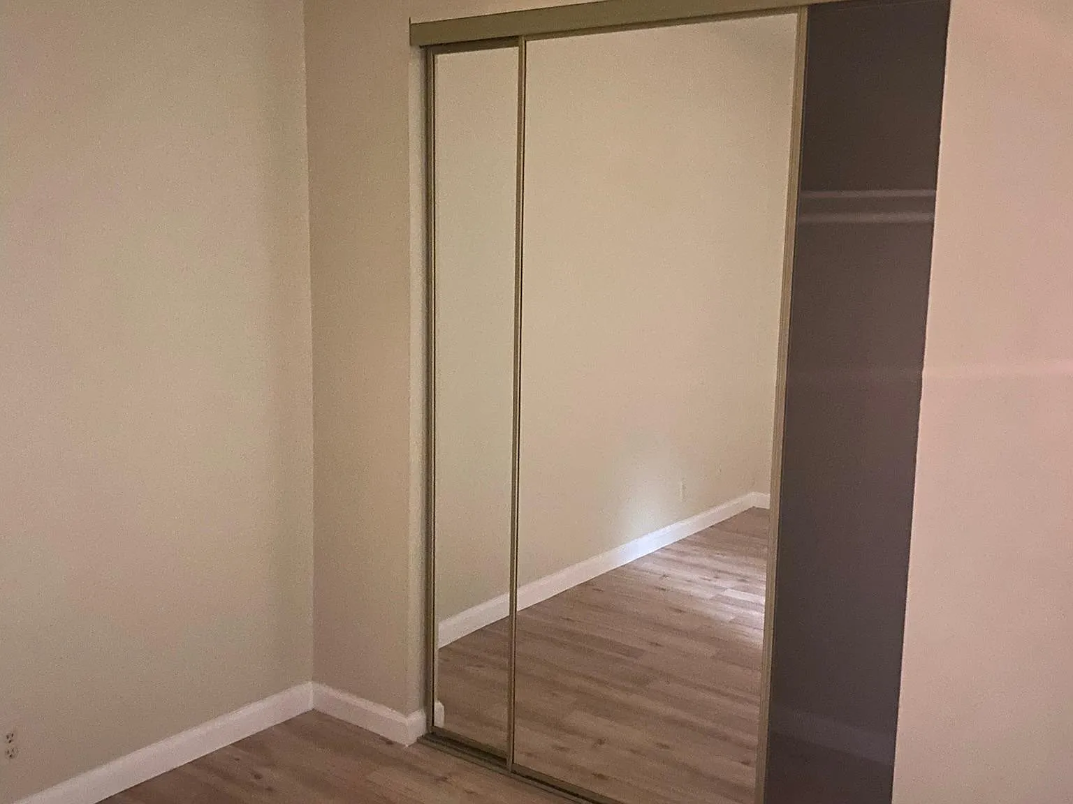 2 bed, 1.5 bath, 1000 sqft, $2,600 — Photo 2