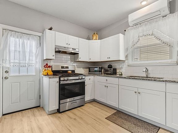 5th image of 271 Mulberry St