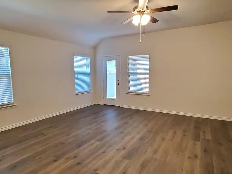 808 Marigold St — Photo 5