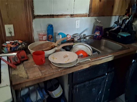5th image of 25349 Anderson Ave