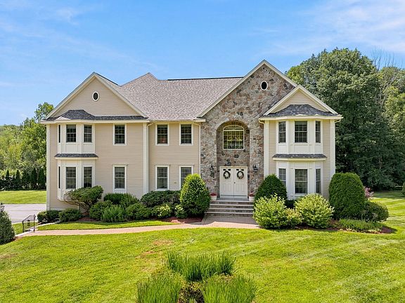 2nd image of 7 Jordyn Ln