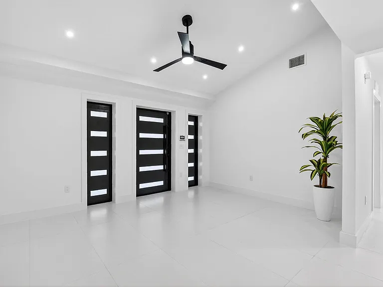 1410 Beta Ct N — Photo 11