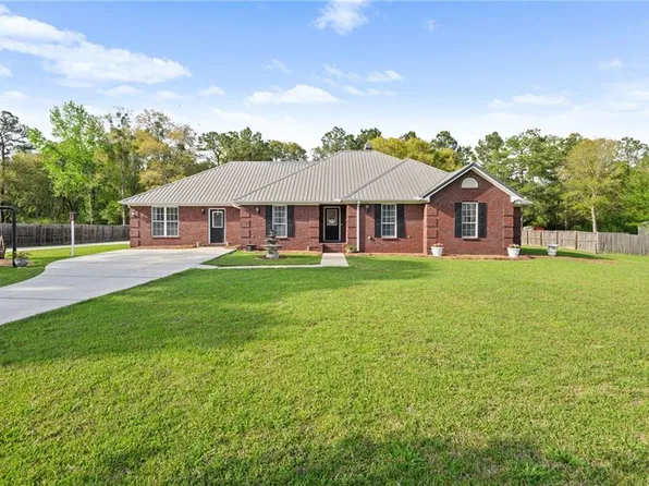 864 Country Ln, Axis, AL 36505